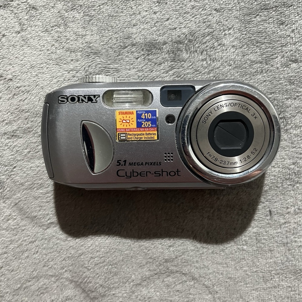 SONY 5.1 Megapixel CyberShot MPEGMovie VX SmartZoom DSC-P93 Digital Camera WORKS